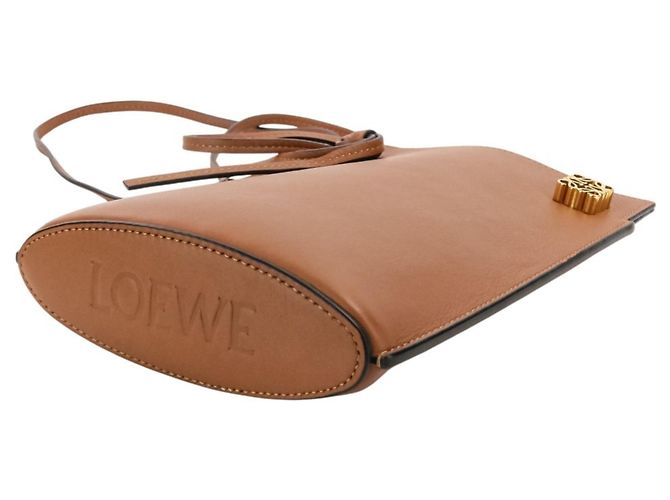 Borsa a tracolla in pelle Loewe Anagram Dice Pocket Marrone - vista 4