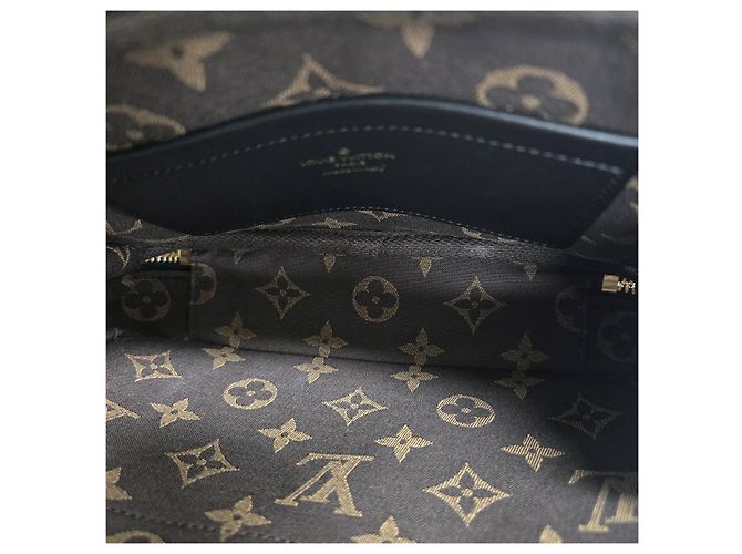 Louis Vuitton Borsa a tracolla utility in pelle di vitello con tasche multiple Nero - vista 10