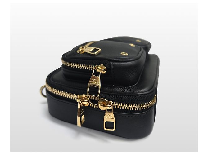 Louis Vuitton Borsa a tracolla utility in pelle di vitello con tasche multiple Nero - vista 7