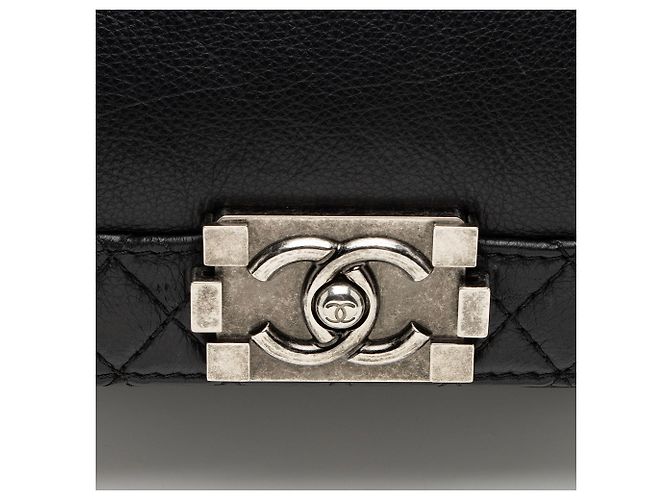 Borsa Chanel Lambskin Reverso Medium Boy Nero - vista 9