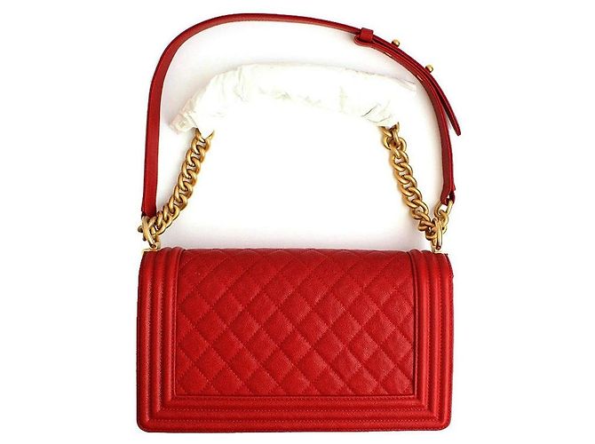 Chanel Bolso Bandolera Boy Medium Caviar Red Gold-toned Series Roja - vista 3
