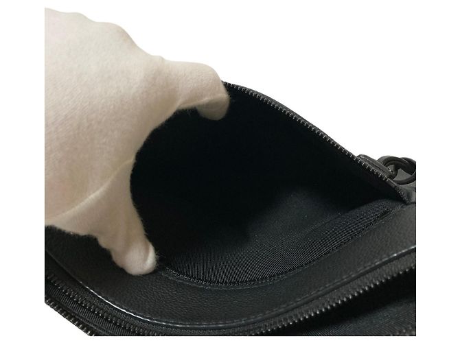 Borsa a mano Louis Vuitton LV Aerogram Takeoff Clutch Nero - vista 11