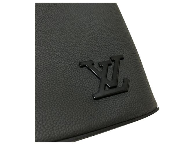Borsa a mano Louis Vuitton LV Aerogram Takeoff Clutch Nero - vista 12