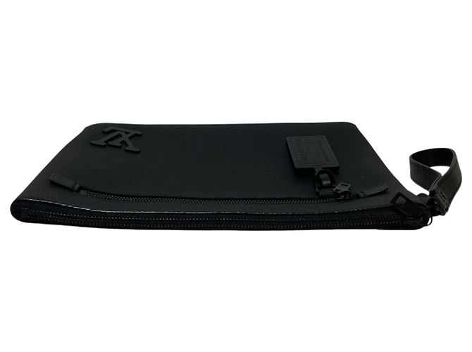 Borsa a mano Louis Vuitton LV Aerogram Takeoff Clutch Nero - vista 4
