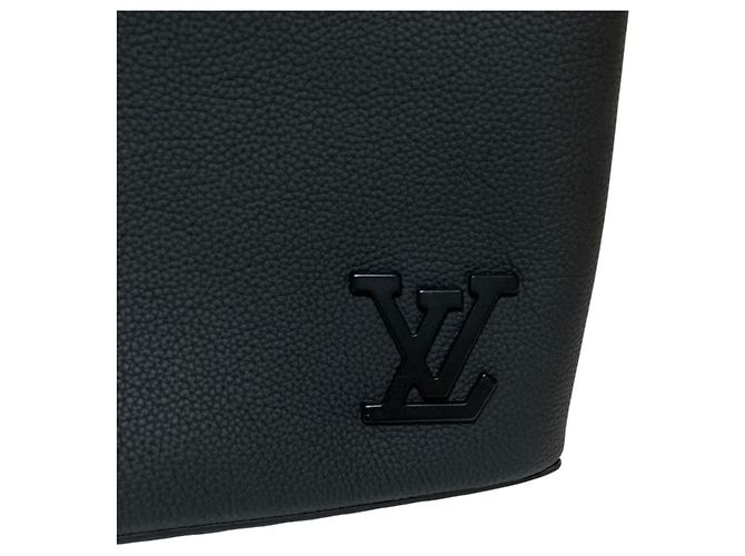 Borsa a mano Louis Vuitton LV Aerogram Takeoff Clutch Nero - vista 7