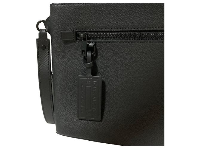 Borsa a mano Louis Vuitton LV Aerogram Takeoff Clutch Nero - vista 8