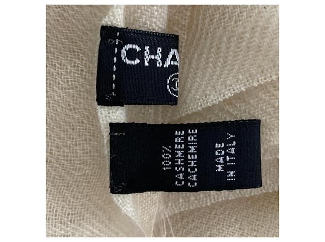 Stola in cashmere Chanel con logo Coco e perle Bianco Crudo - vista 4