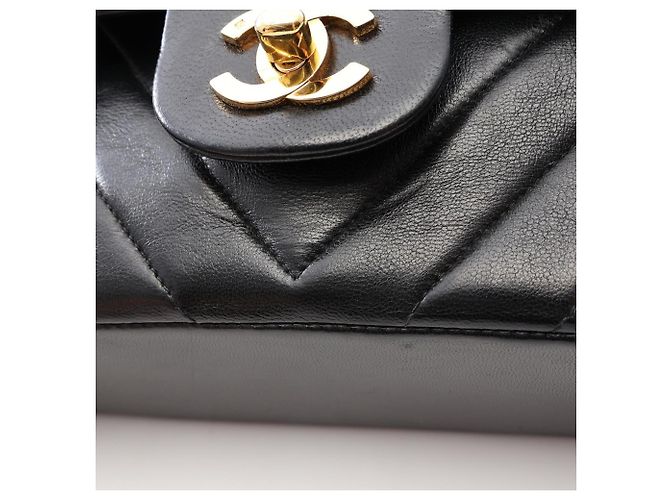 Timeless Borsa a spalla a doppio flap in chevron V-stitch di Chanel Nero - vista 8