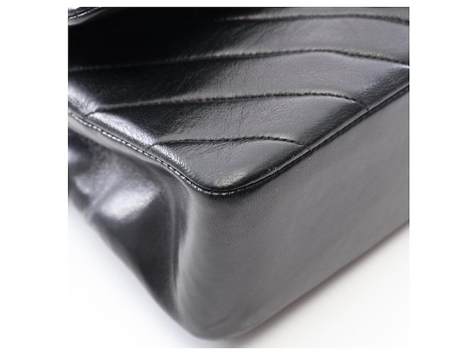 Timeless Borsa a spalla a doppio flap in chevron V-stitch di Chanel Nero - vista 9
