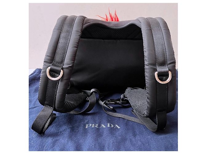 Saffiano Prada Frankenstein Mini Rucksack - Roter Kunstpelz & Schwarzes Nylon - Ansicht 2