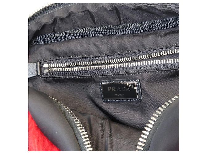 Saffiano Prada Frankenstein Mini Rucksack - Roter Kunstpelz & Schwarzes Nylon - Ansicht 5