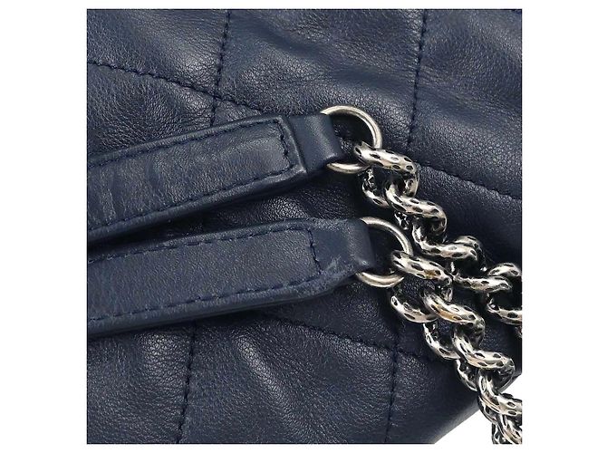 Chanel Flap Shoulder in pelle Blu navy - vista 3