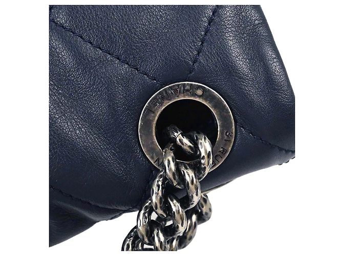 Chanel Flap Shoulder in pelle Blu navy - vista 5