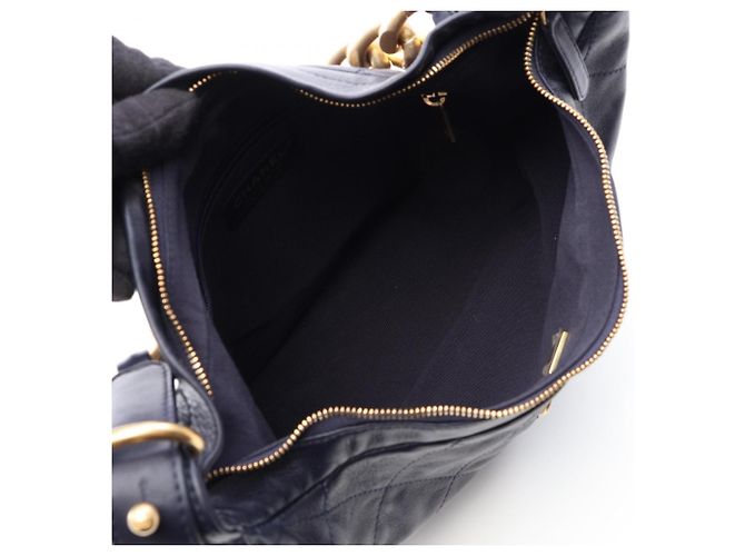 Borsa a tracolla in pelle matelassé Chanel Blu navy - vista 3