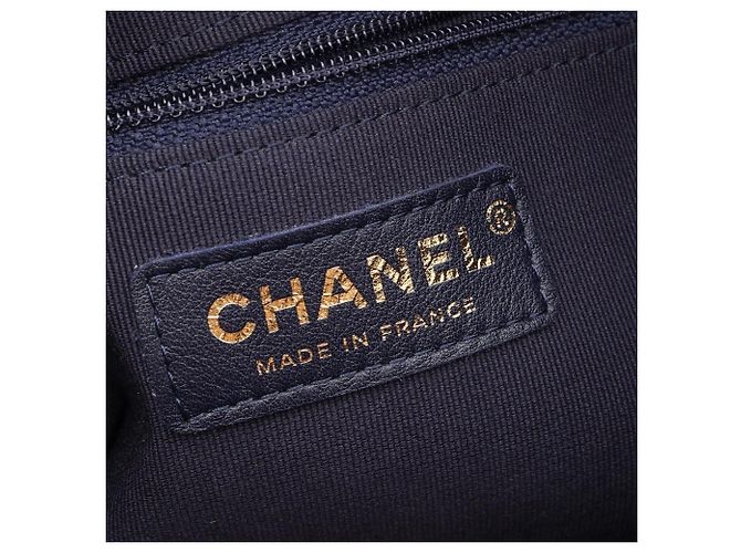 Borsa a tracolla in pelle matelassé Chanel Blu navy - vista 4