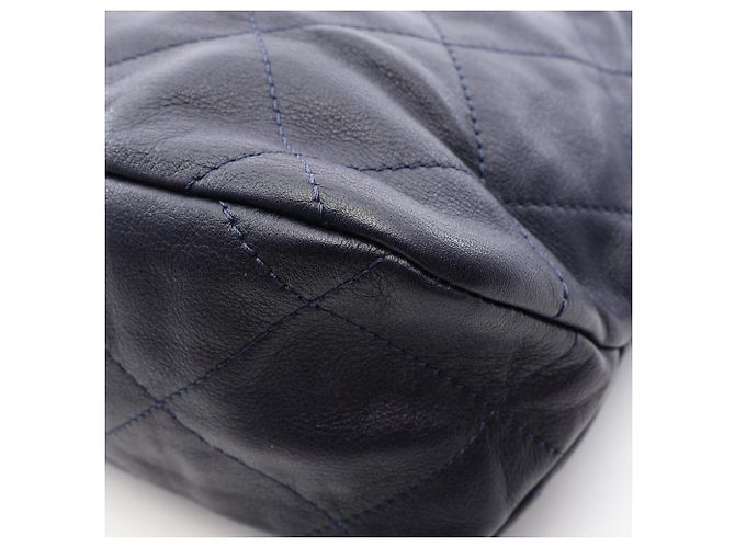Borsa a tracolla in pelle matelassé Chanel Blu navy - vista 6
