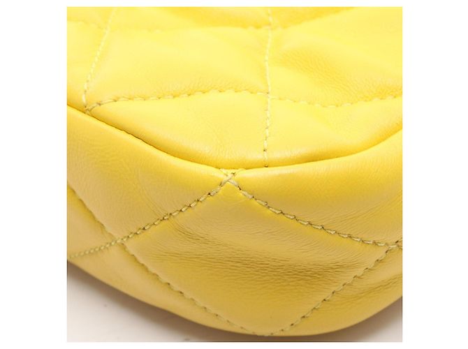Borsa a Spalla Chanel Matelassé Small Flap Giallo - vista 6