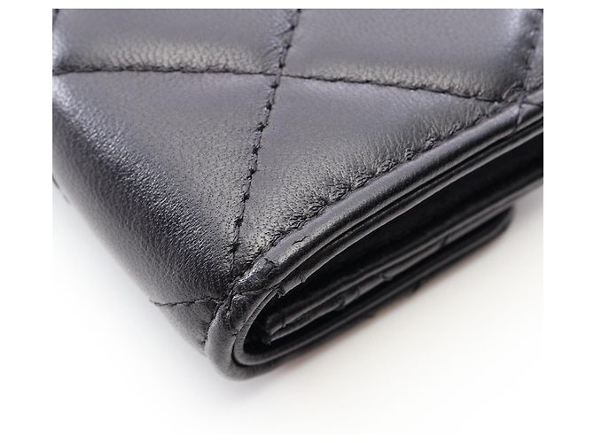 Tarjetero de piel negra matelassé Chanel Negro - vista 9