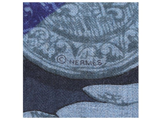Hermès Foulard Hermes Carre Geant 140 LE MORS A LA CONETABLE Multicolore Blu navy - vista 3