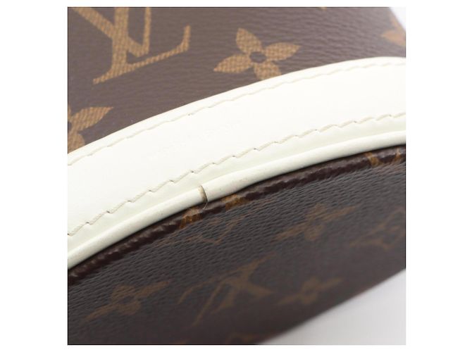 Borsa a mano 2-Way Louis Vuitton Nano Bucket Marrone Bianco - vista 7