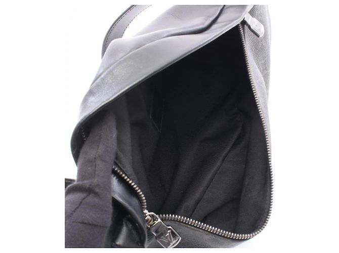 Bumbag Borsa a tracolla Louis Vuitton Discovery PM Nero - vista 3