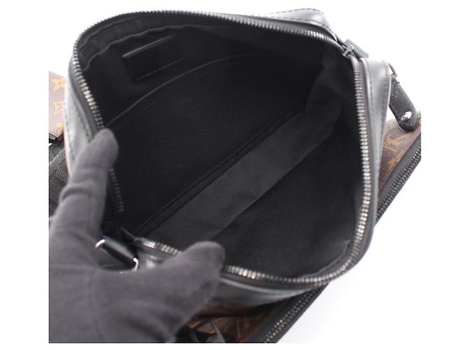 Borsa a tracolla Louis Vuitton Trio Messenger Monogram Macassar Marrone Nero Porpora - vista 3