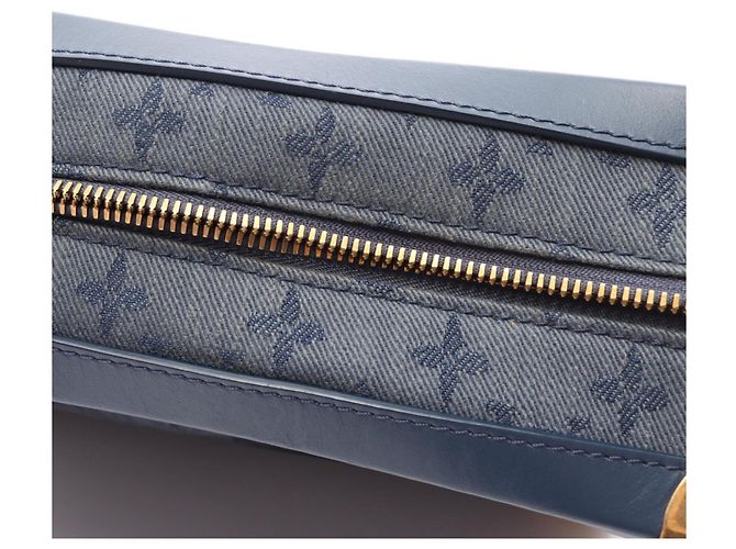 Bolso bandolera Soft Trunk Louis Vuitton Azul Azul marino - vista 6