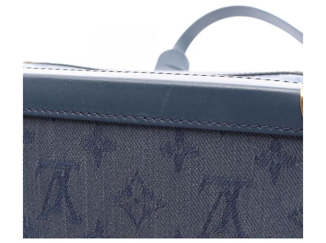 Bolso bandolera Soft Trunk Louis Vuitton Azul Azul marino - vista 8