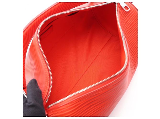 Borsa Louis Vuitton Soft Polochon PM Epi XL Rouge Rosso - vista 3