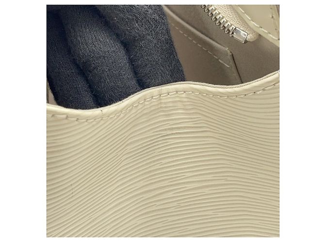 Bolso Louis Vuitton Epi Leather MM Blanco roto Monograma - vista 9