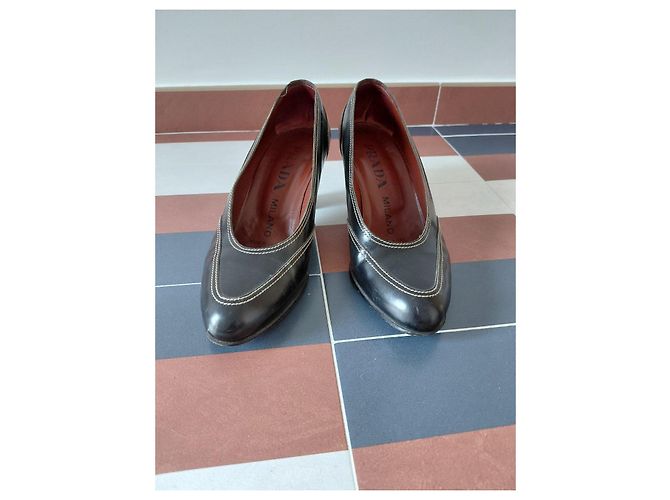 Prada Leder Pumps mit Kontrastnähten Schwarz - Ansicht 2