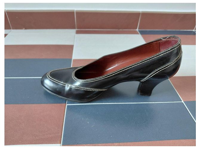 Prada Leder Pumps mit Kontrastnähten Schwarz - Ansicht 3