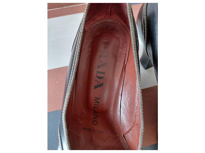 Prada Leder Pumps mit Kontrastnähten Schwarz - Ansicht 6