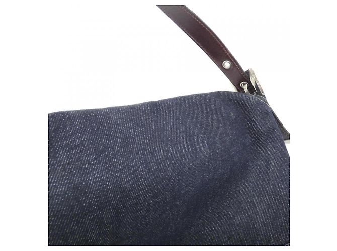 Borsa a tracolla Fendi Baguette 26424 Blu navy - vista 4