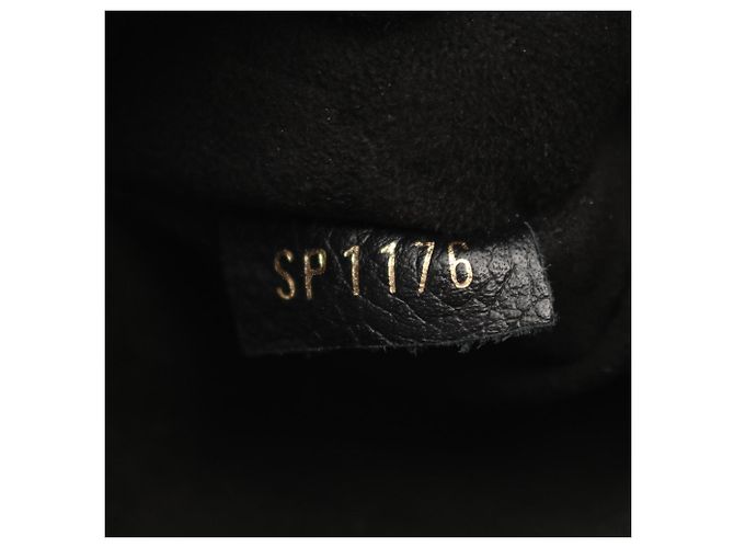 Borsa Louis Vuitton Saint Germain BB Nero - vista 5