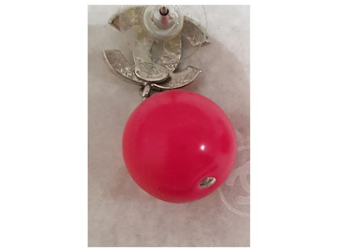 Orecchini Chanel logo CC con sfera in resina rosa Silver hardware - vista 2