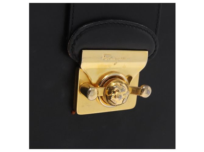 Borsa a tracolla Salvatore Ferragamo in pelle nera e oro Auth ka4956 Nero D'oro - vista 15