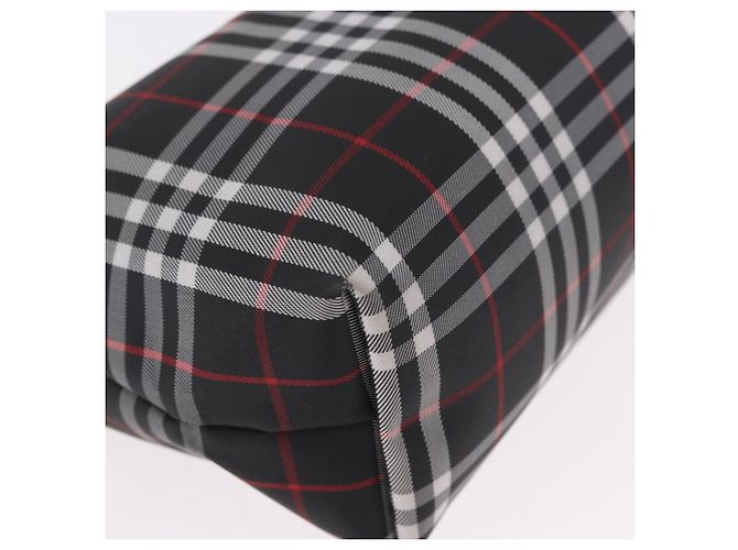 Pochette a mano BURBERRY in nylon nero con dettagli argento Auth am11953V - vista 12