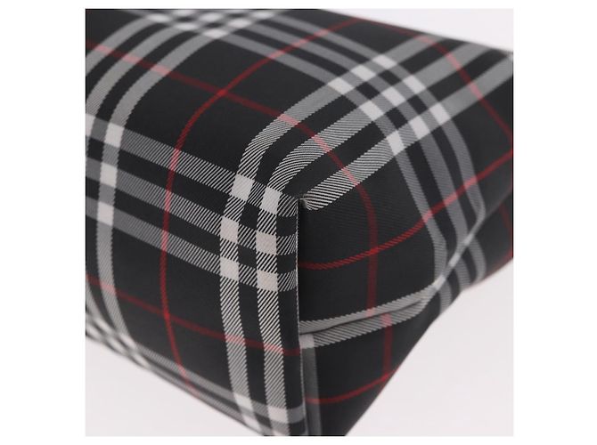 Pochette a mano BURBERRY in nylon nero con dettagli argento Auth am11953V - vista 13