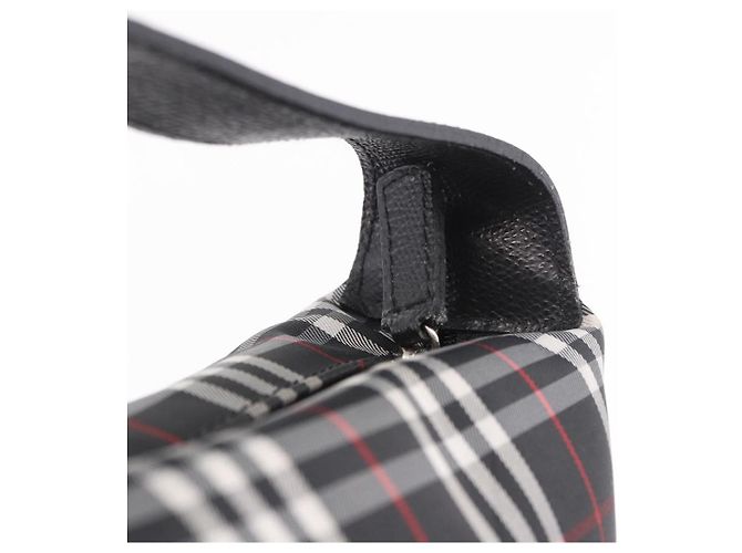 Pochette a mano BURBERRY in nylon nero con dettagli argento Auth am11953V - vista 14