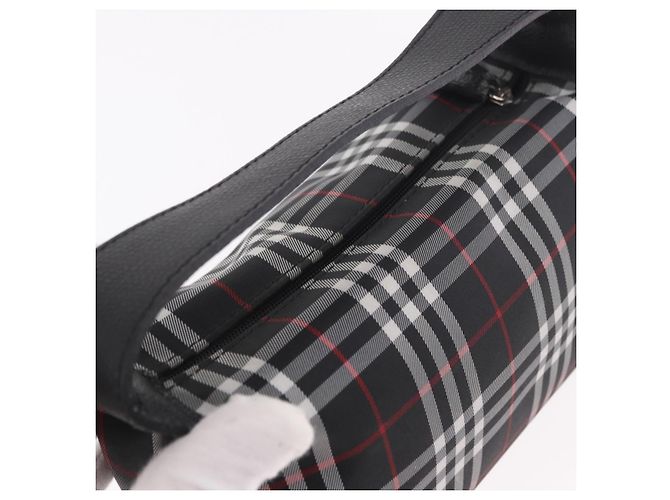 Pochette a mano BURBERRY in nylon nero con dettagli argento Auth am11953V - vista 6