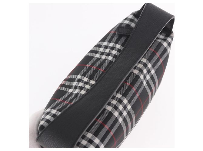 Pochette a mano BURBERRY in nylon nero con dettagli argento Auth am11953V - vista 7