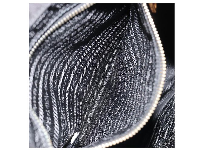 Zaino PRADA Nylon Nero Oro Auth yk20532SAV D'oro - vista 27