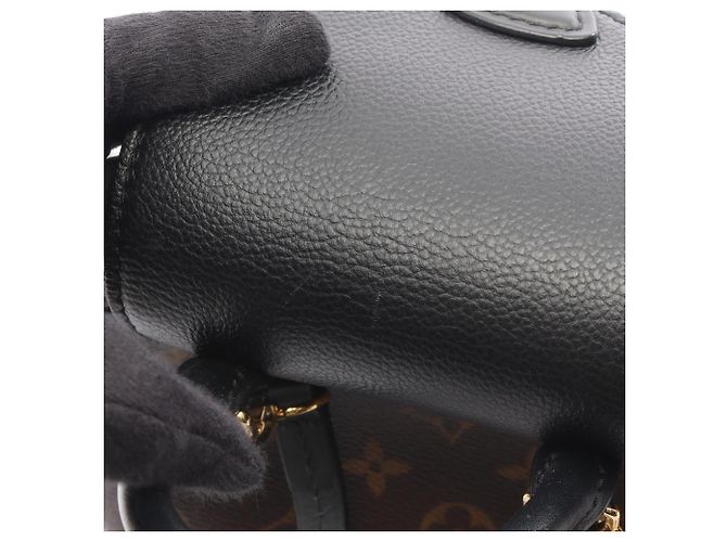 Zaino/Borsa Louis Vuitton Montsouris NM BB Marrone Nero - vista 9