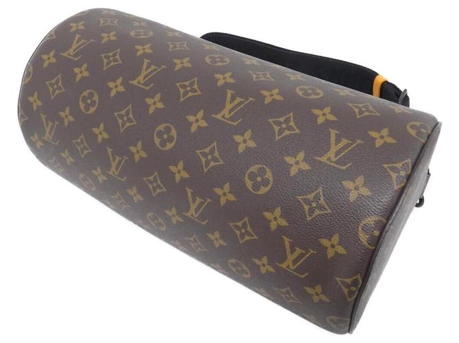Borsa a tracolla Louis Vuitton Monogram Macassar Soft Polochon Marrone D'oro - vista 2
