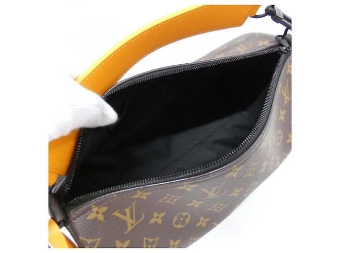 Borsa a tracolla Louis Vuitton Monogram Macassar Soft Polochon Marrone D'oro - vista 7