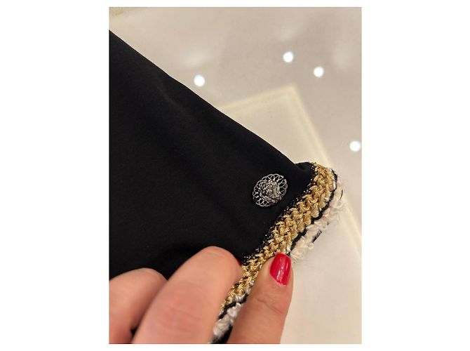 T-shirt Chanel nera in cotone con profilo intrecciato oro Nero - vista 3