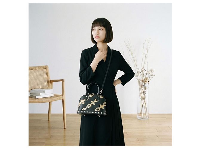 Borsa a Spalla Louis Vuitton Alma BB Nero - vista 20