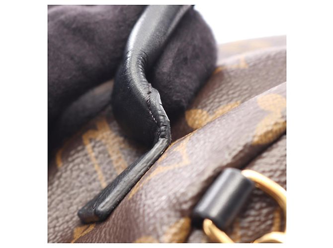 Mini zaino/borsa Louis Vuitton Palm Springs Marrone Nero Monogramma - vista 8