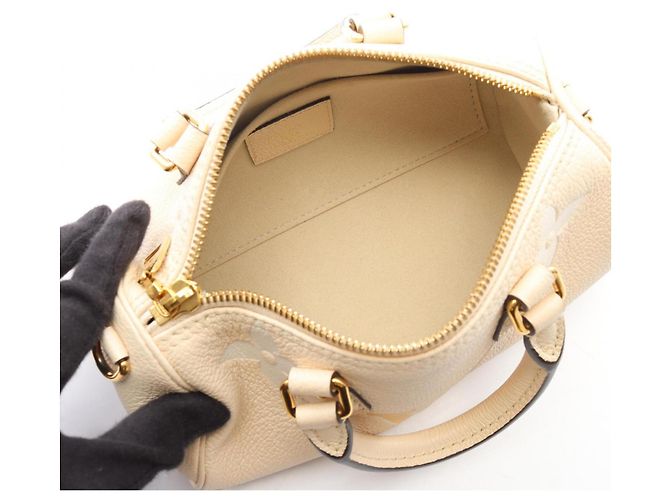 Borsa 2-Way Louis Vuitton Papillon BB Beige Crudo Monogramma - vista 3